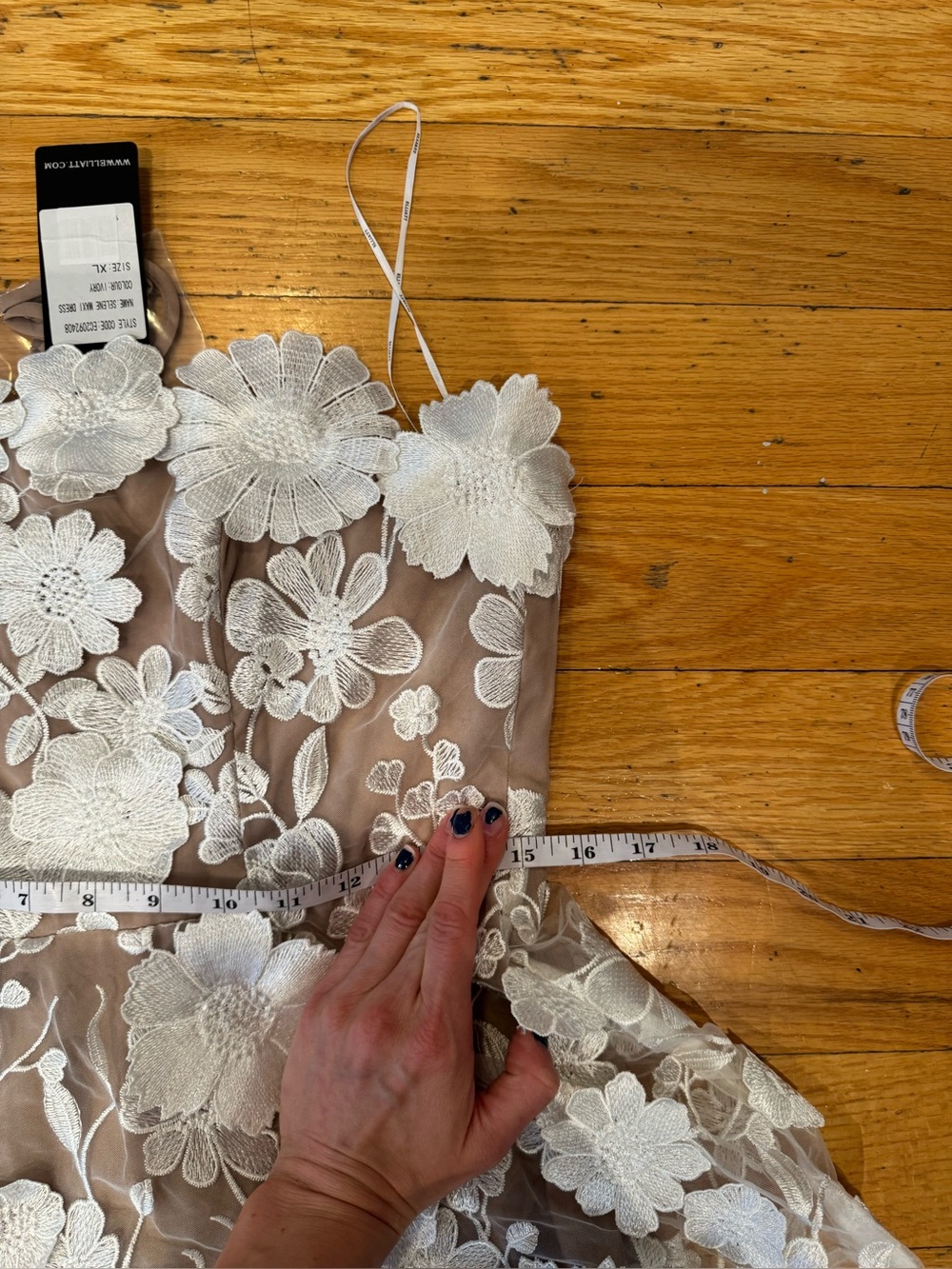 BNWT ELLIAT revolve 3D flowers appliqué mini tiered dress - Picture 8 of 15